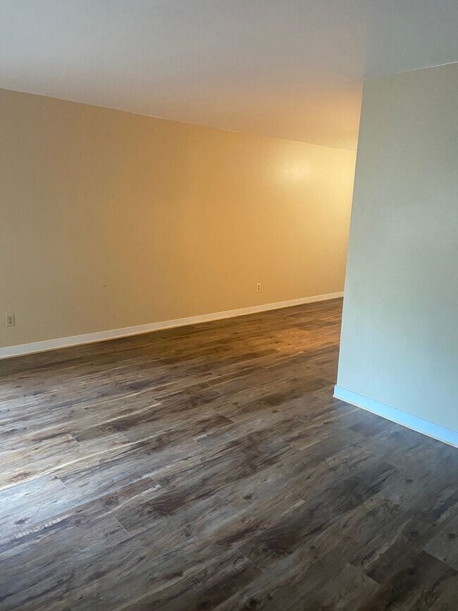 Photo - 1111 Maxwell Ave