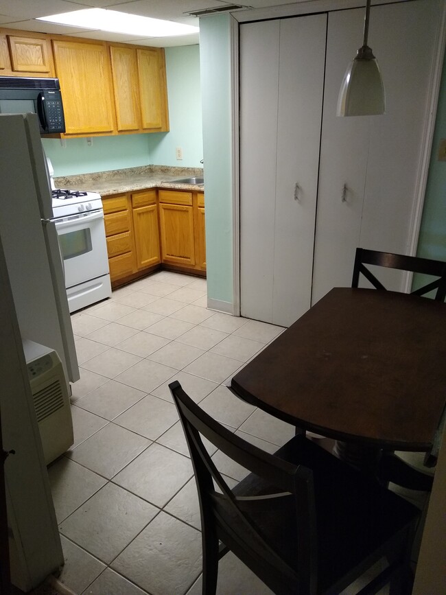 Kitchen - 2471 E Turkeyfoot Lake Rd Unit B