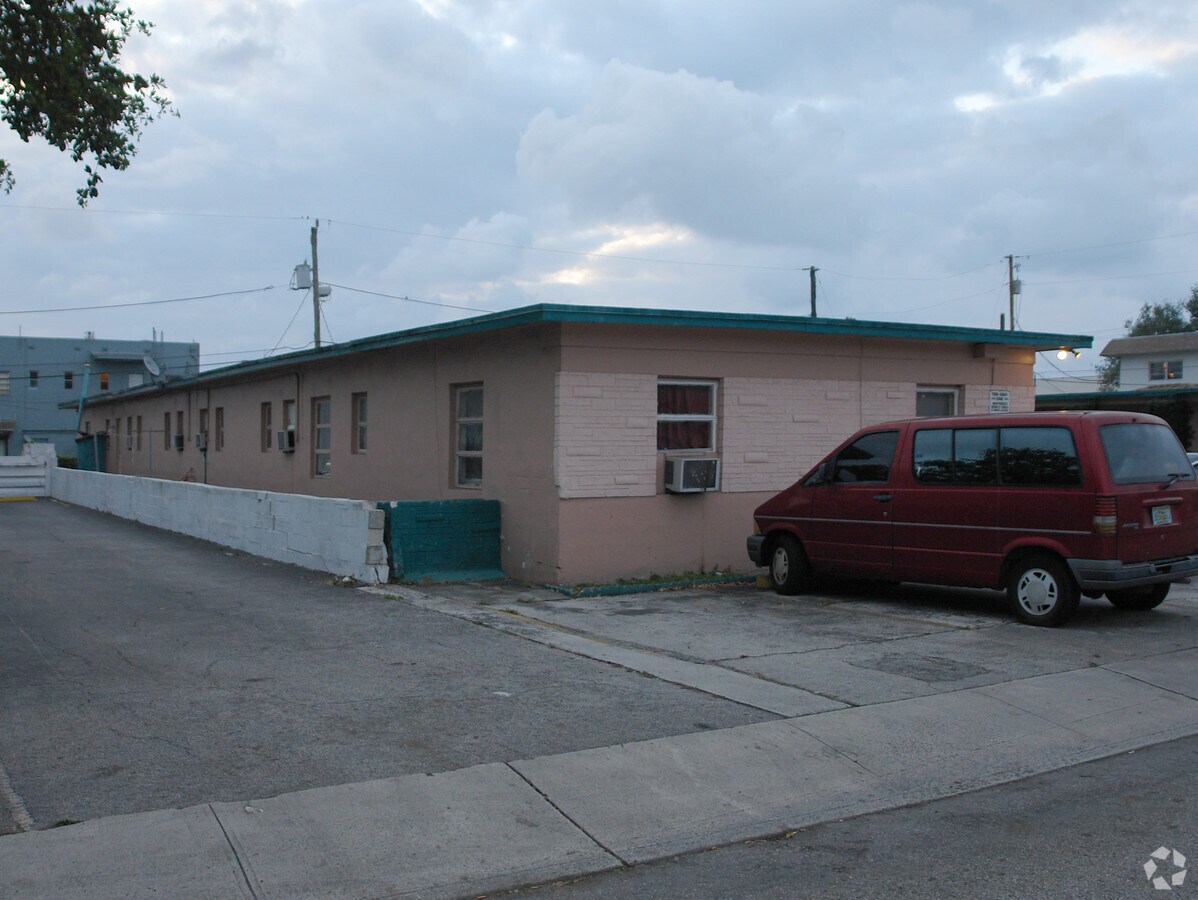 Photo - 927 N 18th Ct