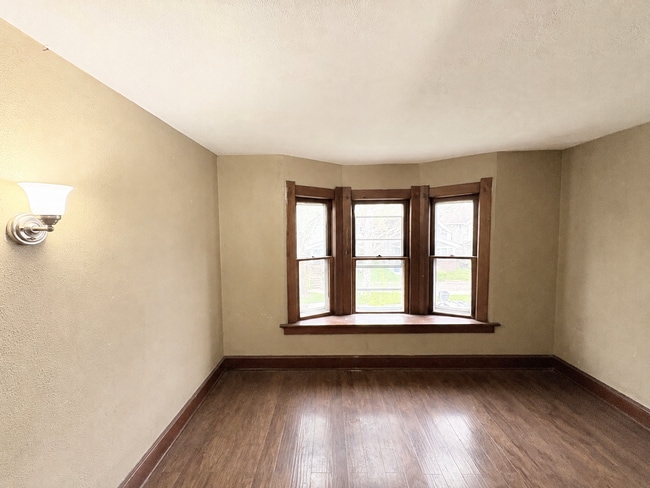 Photo - 221 Knower St