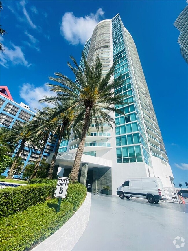 Building Photo - 2101 Brickell Ave Unit 402 Rental