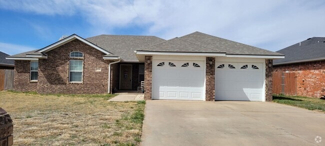 Building Photo - LARGE 4 BEDROOM HOME IN NORTHEAST CLOVIS