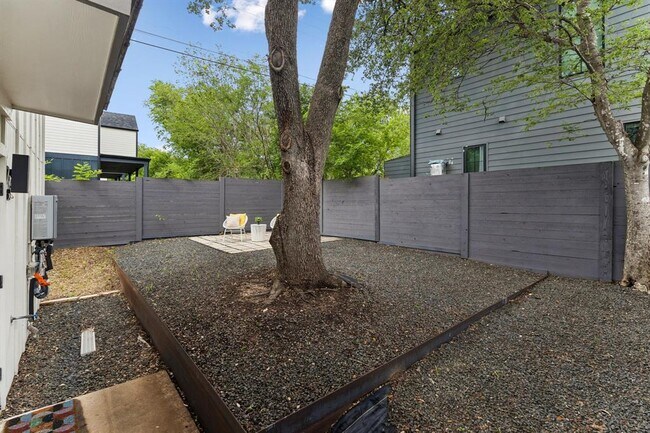 806 Philco Dr