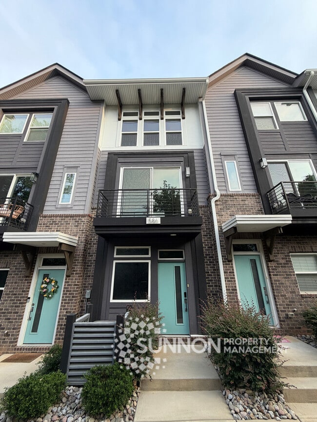 Building Photo - 2 Bed + Loft & 2 Car Garage with Skyline Views