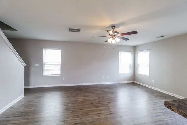 Photo - 22 Everett Cir SE