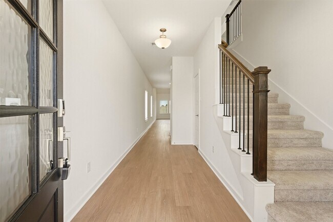 Photo - 32503 Midsummer Dr