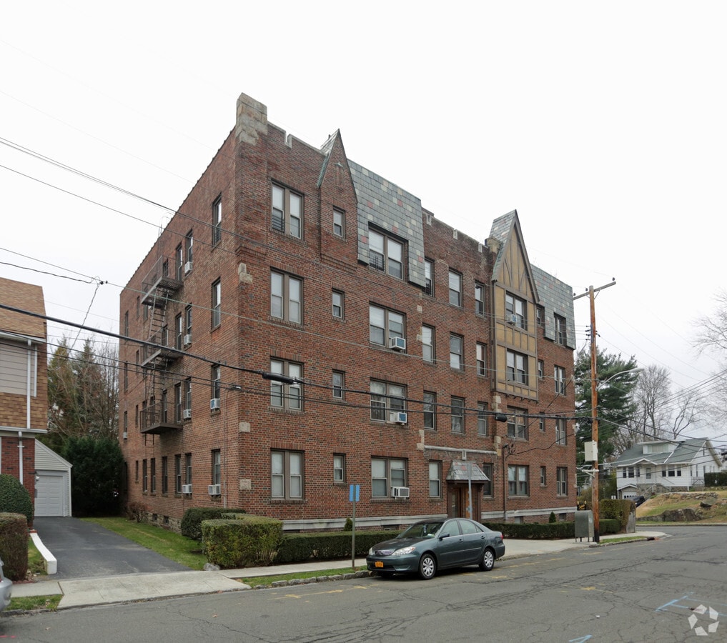 Photo - 2 Lockwood Ave