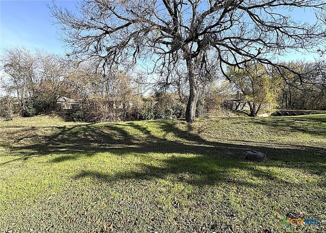 Photo - 1002 W Avenue B