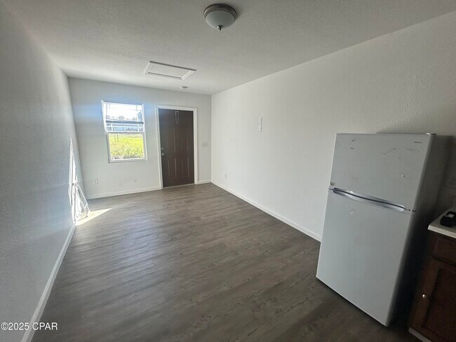 Photo - 143 Claire Ave Unidad 103