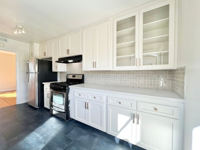 Photo - Bright and Spacious 1-Bedroom Condo in Alamitos Beach