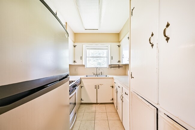 Photo - 807 Temple Dr