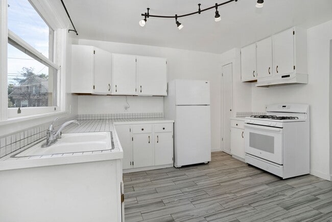 Photo - 1529 Union St Unit 1529 Union St #B - LU
