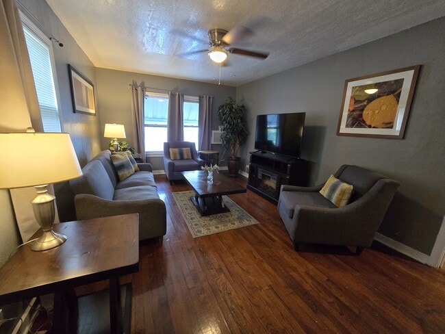 Photo - 1614 W Hollywood Ave