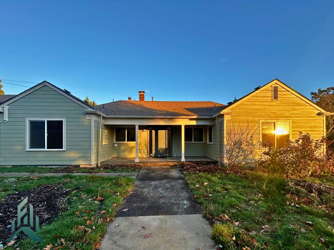 Building Photo - 1005 NW 30th St Unit 1005 NW 30th Ave