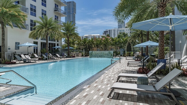Blu27 at Edgewater