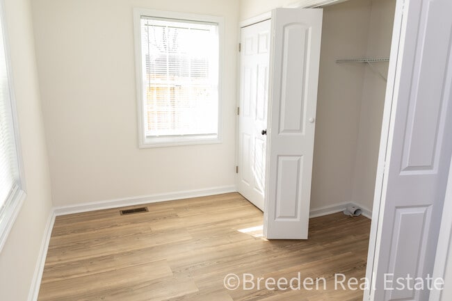 Photo - 303 Putnam St