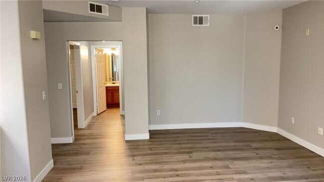 Photo - 830 Carnegie St Unidad 1024