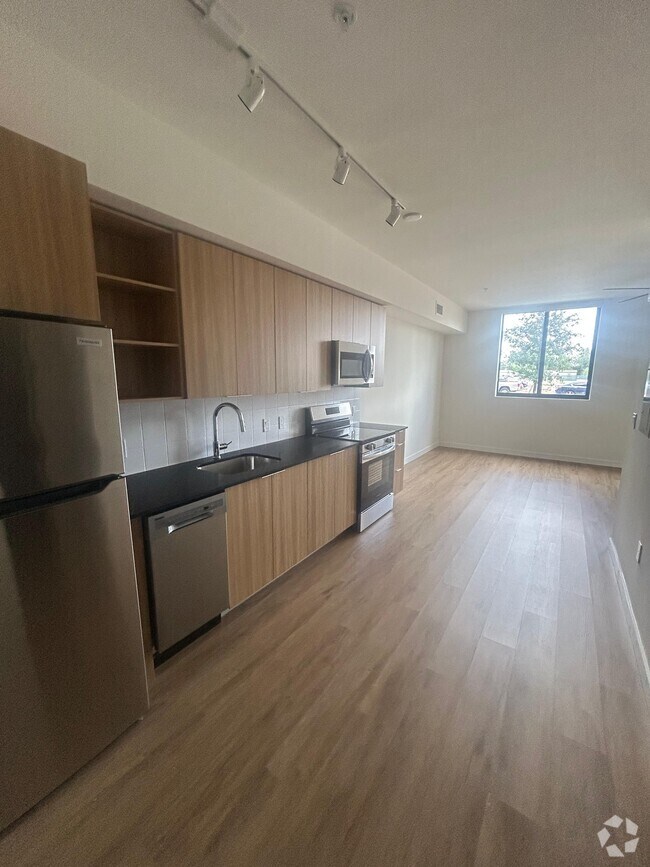 Building Photo - 871 E 28th St Unit S1 Rental