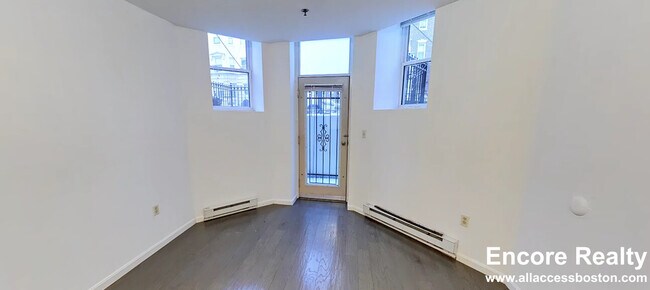 Photo - 20 Queensberry St Unit B