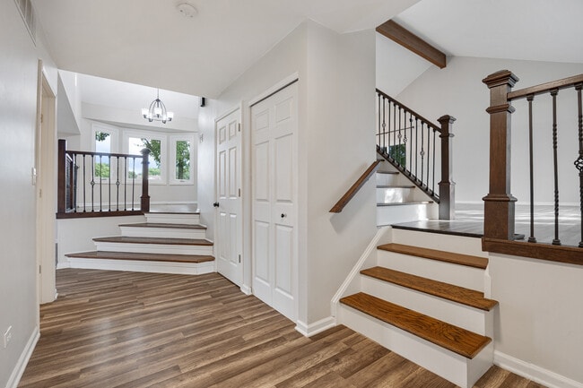Photo - 615 Chester Ct E