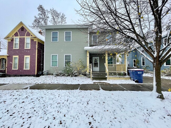 Four Bedroom Home in Southeast Grand Rapids - Four Bedroom Home in Southeast Grand Rapids