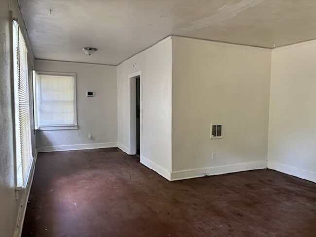 Photo - 320 Heloise St