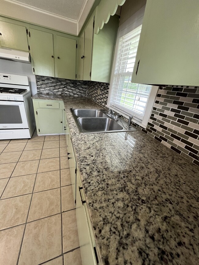 Photo - 570 Dewey Rd