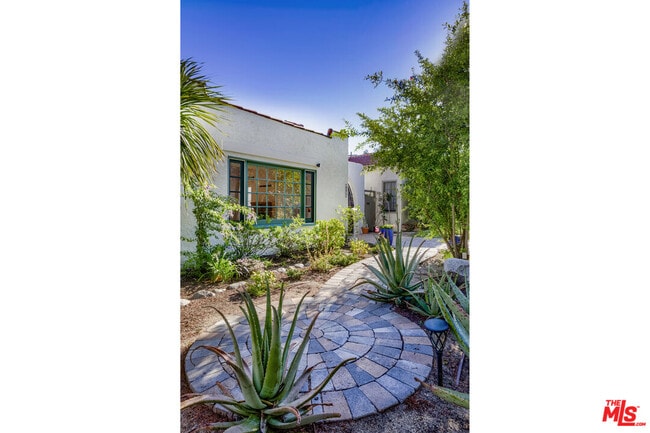 Photo - 3472 Rowena Ave