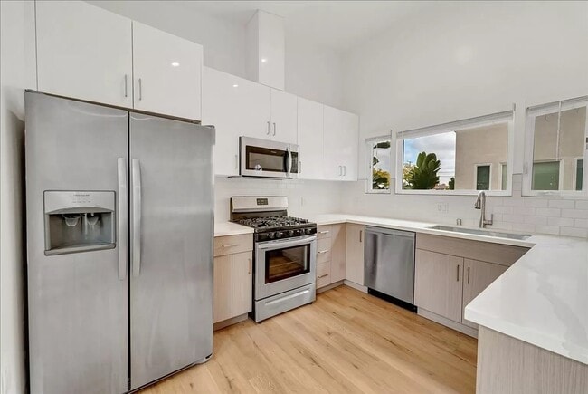 Building Photo - 753 N Washington Pl Unit 836