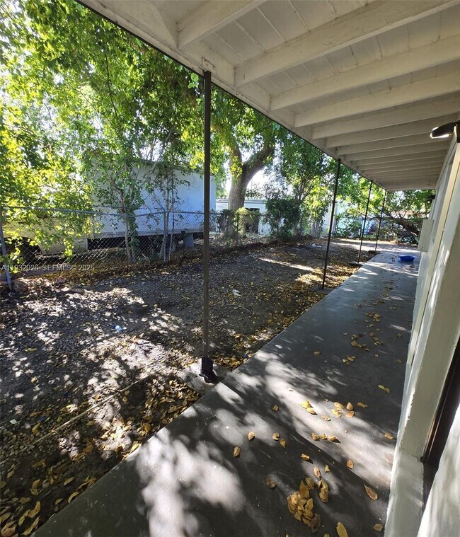 Photo - 3981 SW 12th Pl Unidad 3