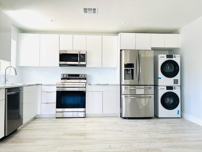 Photo - 206 SE 1st Ave Unidad 1 Rental
