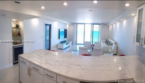 Building Photo - 5701 Collins Ave Unit 1008 Rental