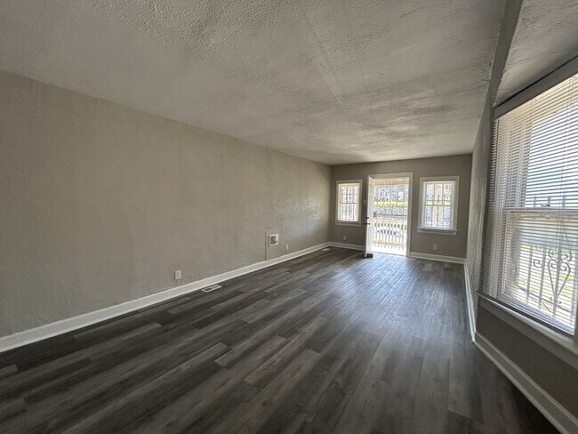 111 N Denver Ave