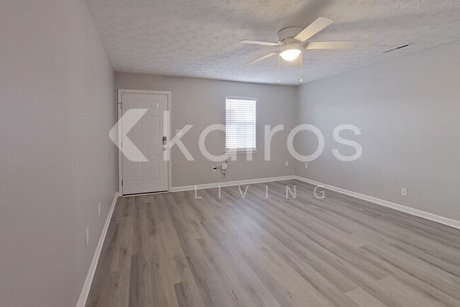 Photo - 218 Deer Pkwy