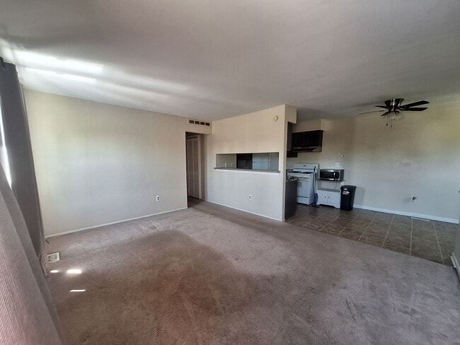Photo - Brick 2 bedroom condo near the water