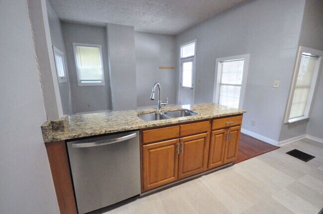 Photo - 1518 Worthington St Unit A