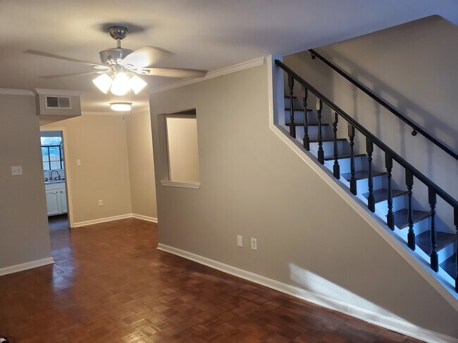 422 Longwood Ct Unit F