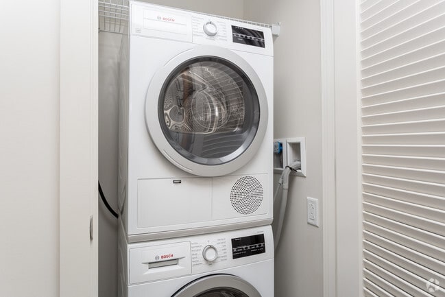 Washer / Dryer - Studio
