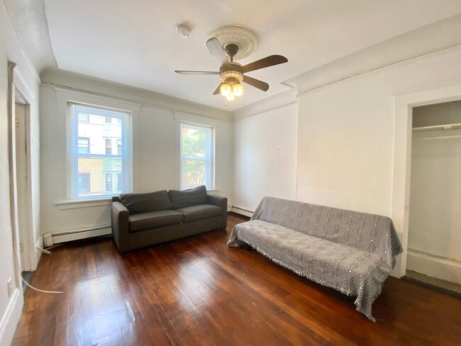 34 Cunard St Unit 2