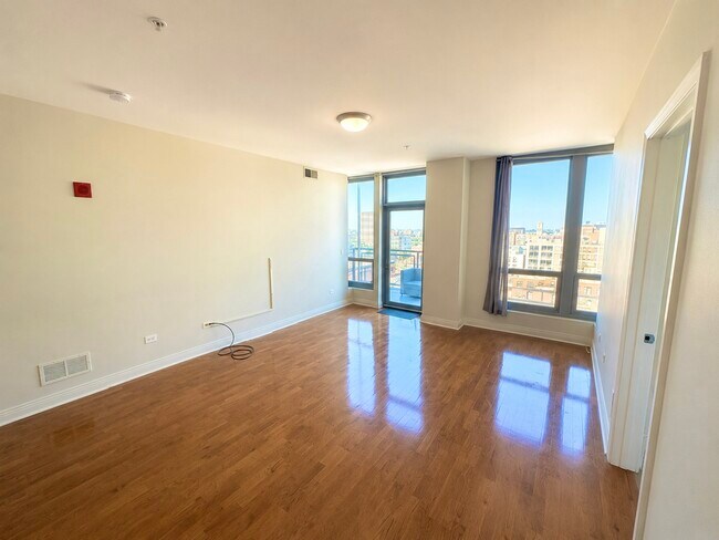 Photo - 565 W Quincy St