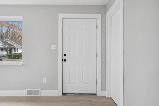 Photo - 844 Alverno Ave