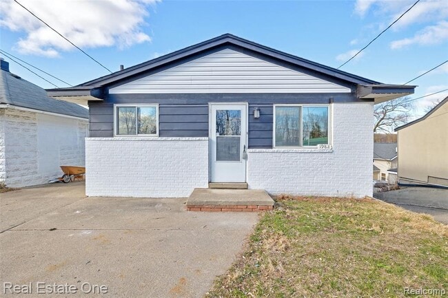 Building Photo - 1982 S Ortonville Rd