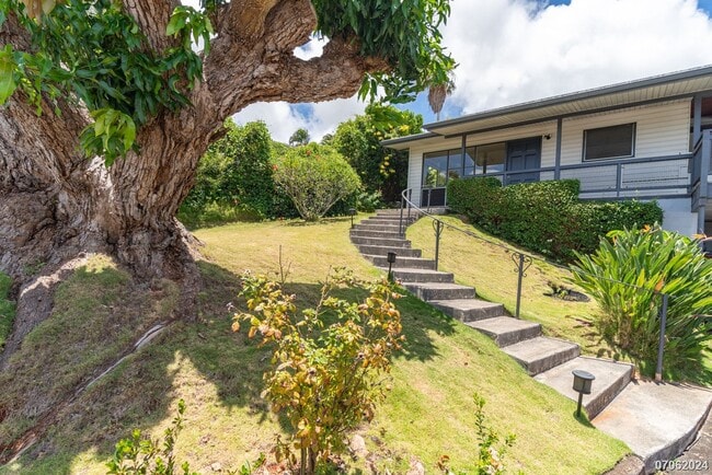Rarely Available 3BA/2BA/2 Pkg SF in Aiea ... - Rarely Available 3BA/2BA/2 Pkg SF in Aiea ... House