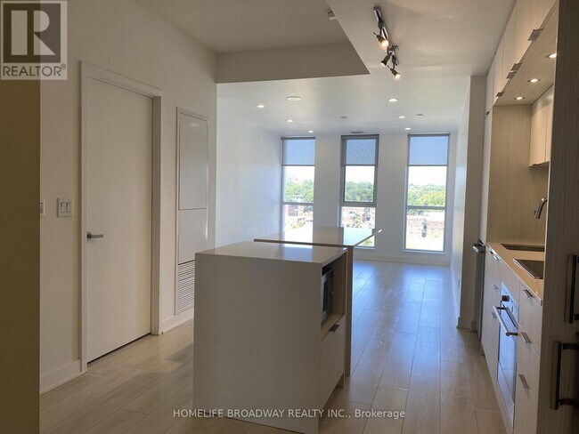 Photo - 170 Sumach St Unit 820