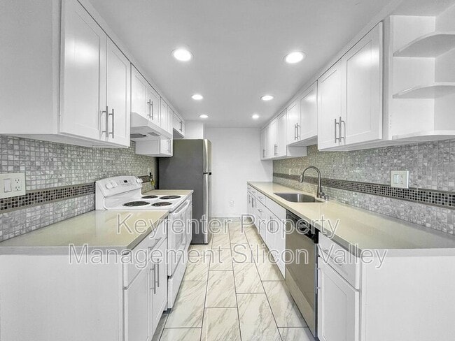 Photo - 547 Groth Pl