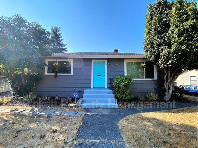Photo - 631 Bertha Ave House