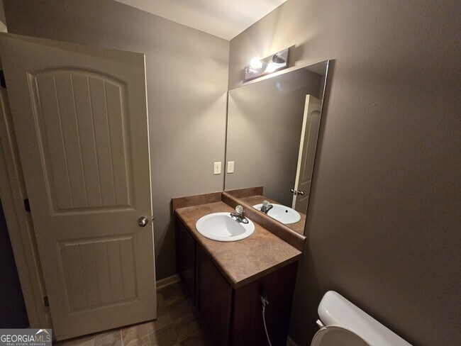 Photo - 175 Oakland Hills Way