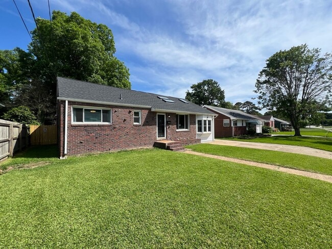 Photo - Mid - Century Modern Dream!   WILLOW TERRACE