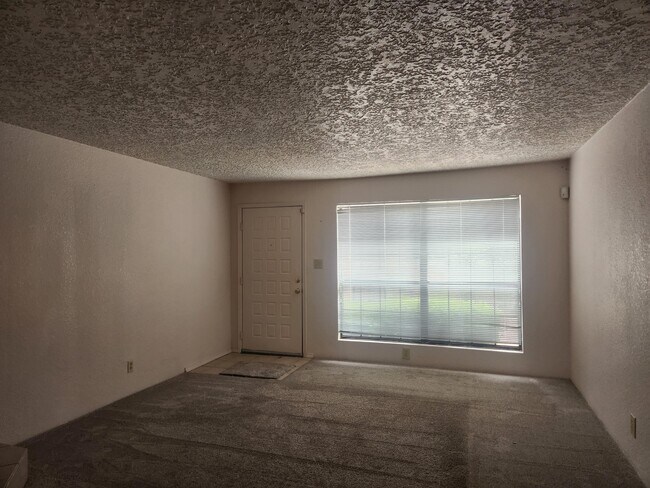 Photo - 6041 Sequoia Rd NW Unidad D7