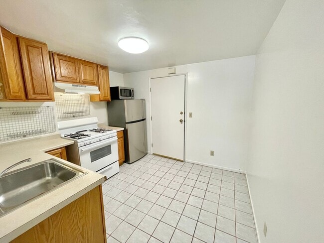 Photo - Charming Garden Apartment w/Deck, Prime Inner Richmond Location PROGRESSIVE Unit 743 11th Avenue - Garden
